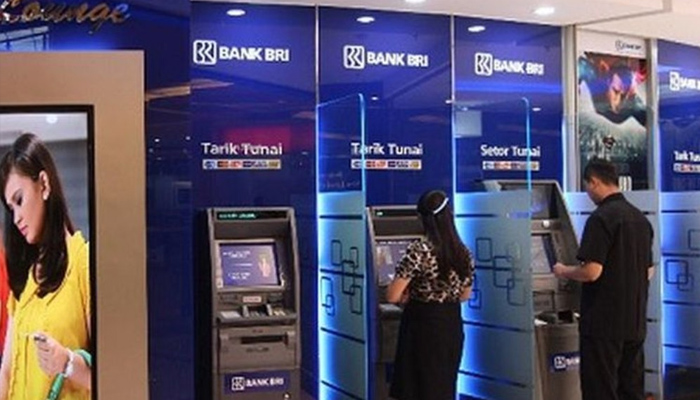 Tips Aman Mengambil Uang di ATM BRI